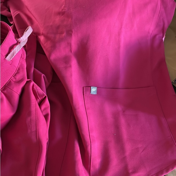 Fabletics Other - Vibrant Pink Scrub set with Pocket